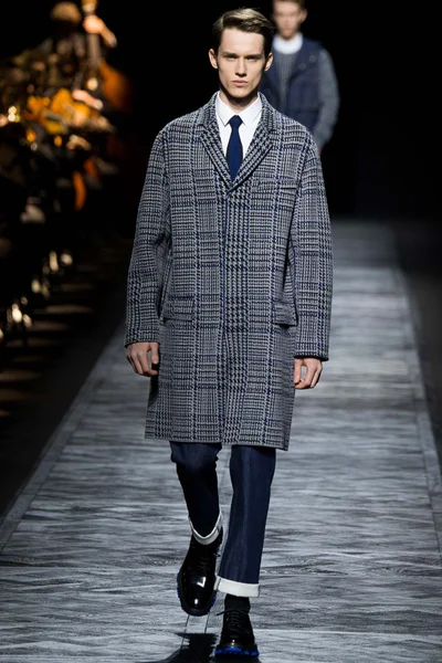 Look 27